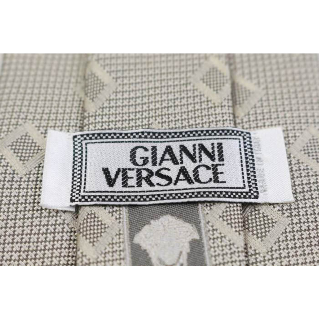 Gianni Versace(ジャンニヴェルサーチ)のジャンニ・ヴェルサーチ ブランド ネクタイ メデューサ柄 小紋柄 シルク イタリア製 PO  メンズ ライトグレー Gianni Versace メンズのファッション小物(ネクタイ)の商品写真