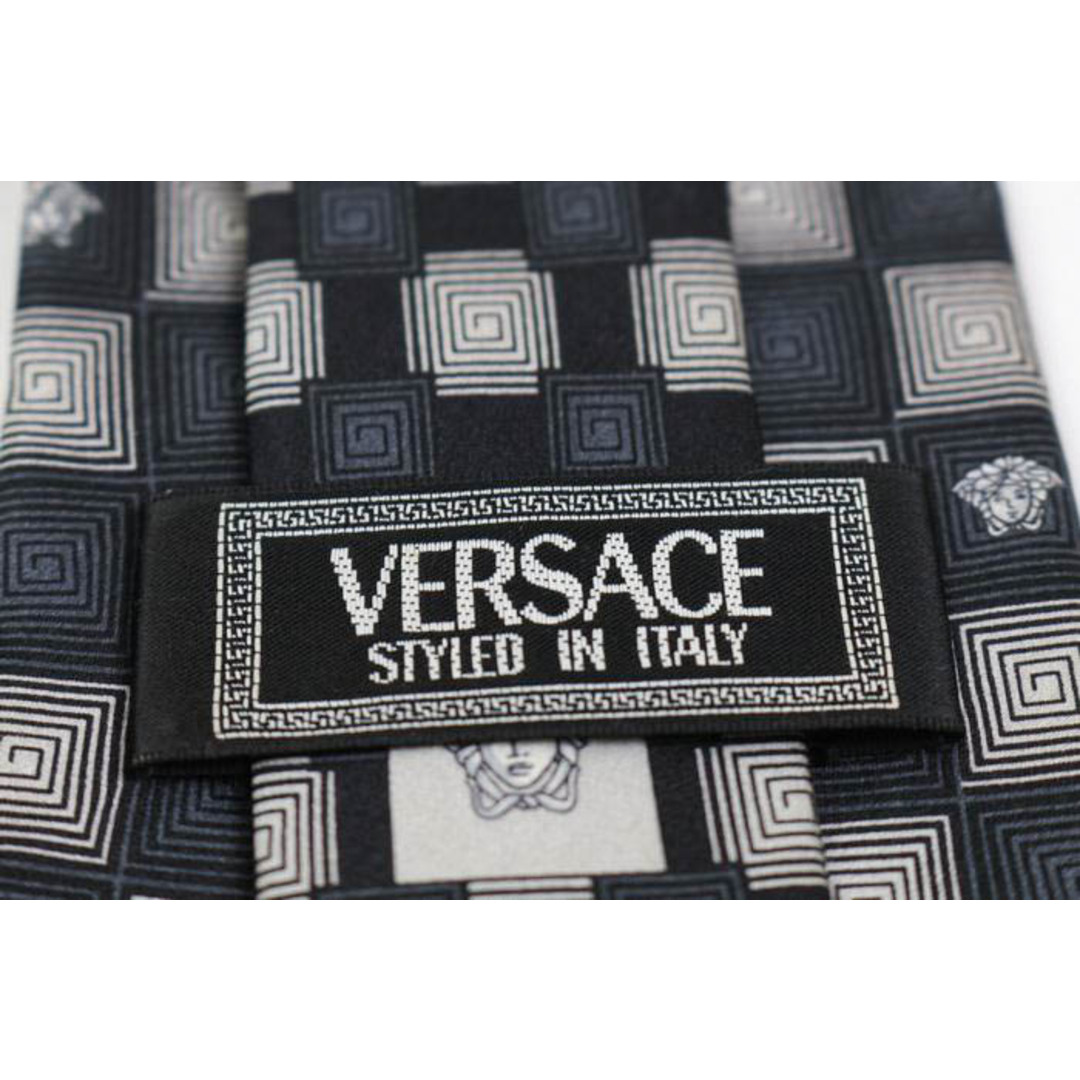 VERSACE(ヴェルサーチ)のヴェルサーチ ブランド ネクタイ メデューサ柄 格子柄 小紋柄 シルク PO  メンズ グレー VERSACE メンズのファッション小物(ネクタイ)の商品写真