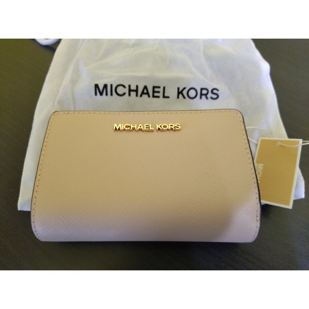 Michael Kors(マイケルコース)のMICHAEL KORS　マイケルコース　二つ折財布　ベージュ レディースのファッション小物(財布)の商品写真