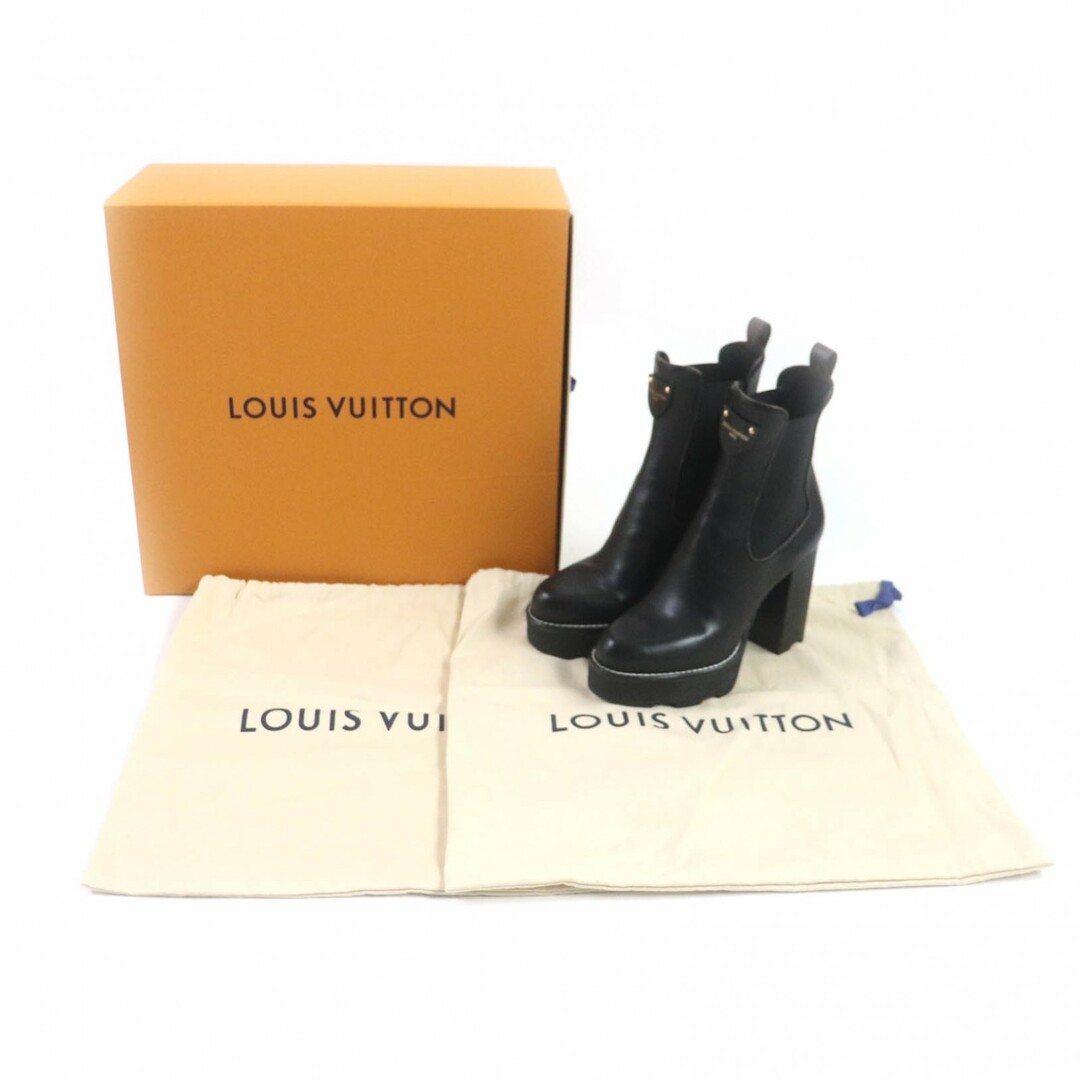 LOUIS VUITTON(ルイヴィトン)の極美品★LOUIS VUITTON ルイヴィトン 2022年製 1AABB7 ボブール・ライン アンクルブーツ モノグラム ロゴ金具付 チャンキーヒール ブラック 38 箱・保存袋付き イタリア製 レディース 定価258,500円 レディースの靴/シューズ(ブーツ)の商品写真