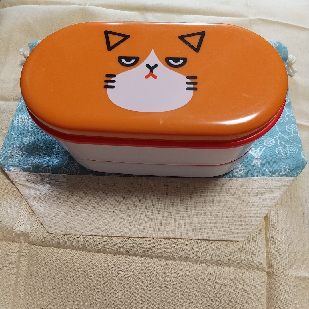 お弁当袋 給食袋 巾着袋 しろねこさん ハンドメイドのキッズ/ベビー(外出用品)の商品写真