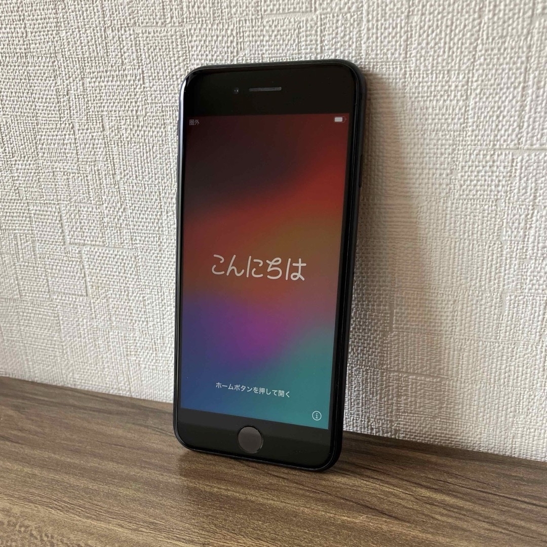 Apple(アップル)のiPhone SE2  ブラック 64GB スマホ/家電/カメラのスマートフォン/携帯電話(スマートフォン本体)の商品写真