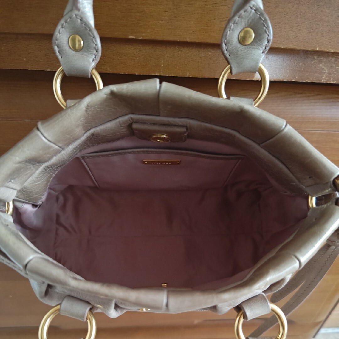miumiu(ミュウミュウ)のミュウミュウ　バッグ　ショルダー付き レディースのバッグ(ショルダーバッグ)の商品写真