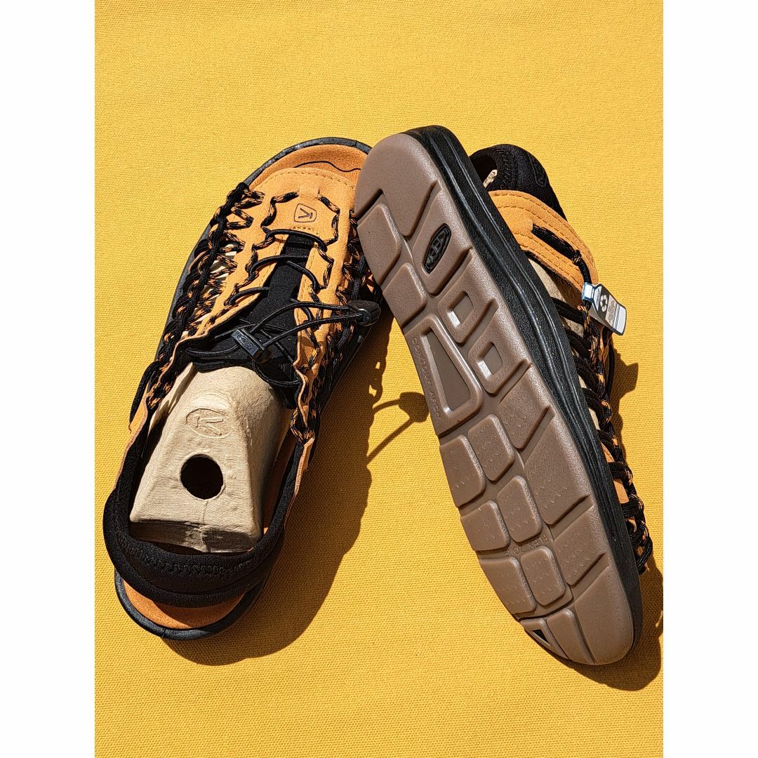 KEEN(キーン)のKEEN UNEEK 2 OT 27,0cm BLACK / CURRY メンズの靴/シューズ(サンダル)の商品写真