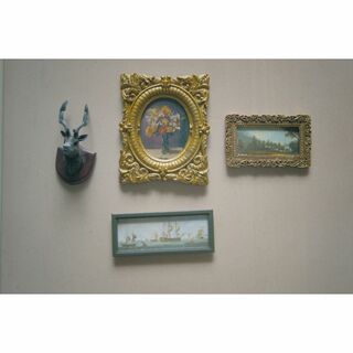 ドールハウス ミニチュア雑貨 🦌と鹿の壁飾りと額絵1／12サイズ(その他)