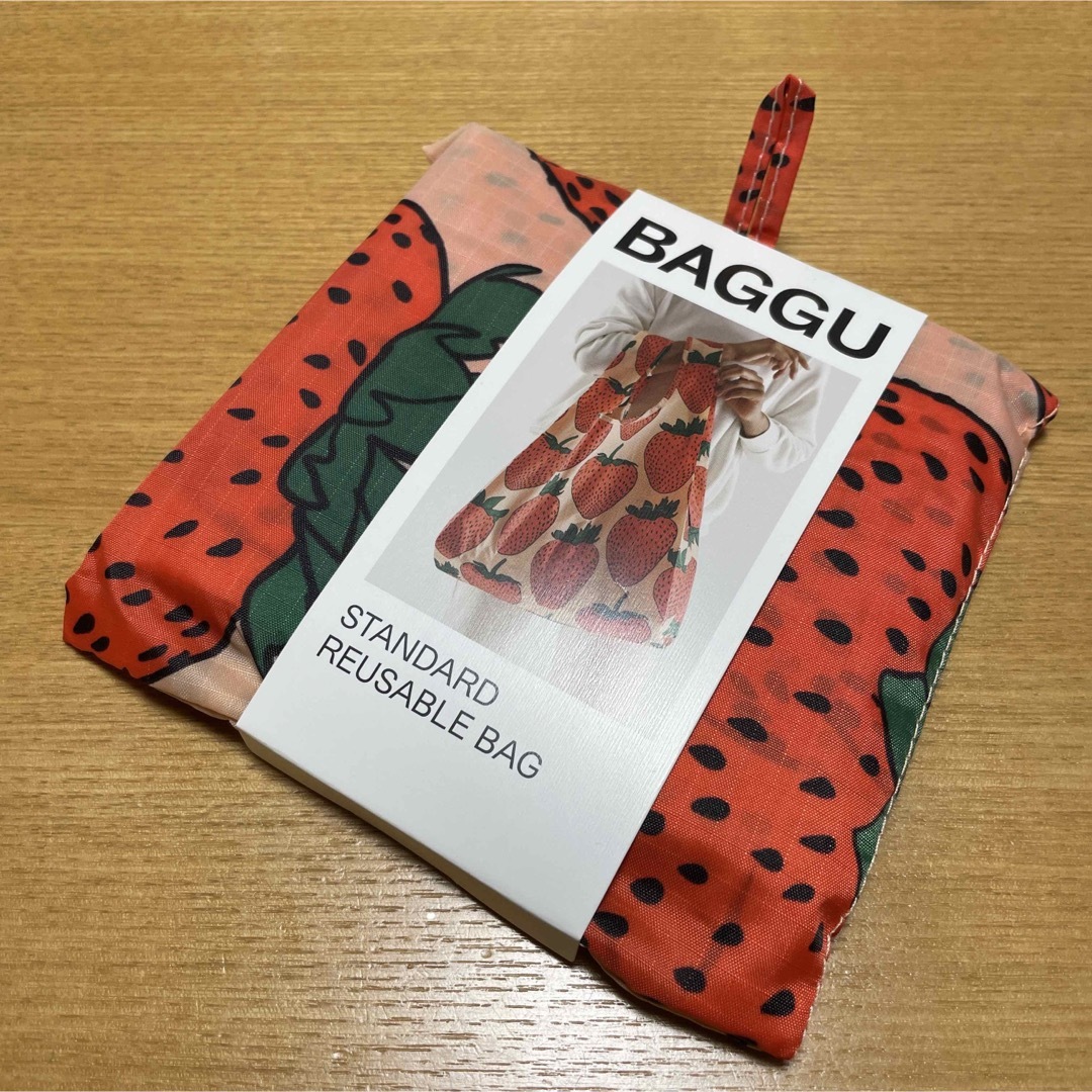 BAGGU(バグゥ)の新品未使用　バグゥ　BAGGU スタンダードエコバッグ　ストロベリー レディースのバッグ(エコバッグ)の商品写真