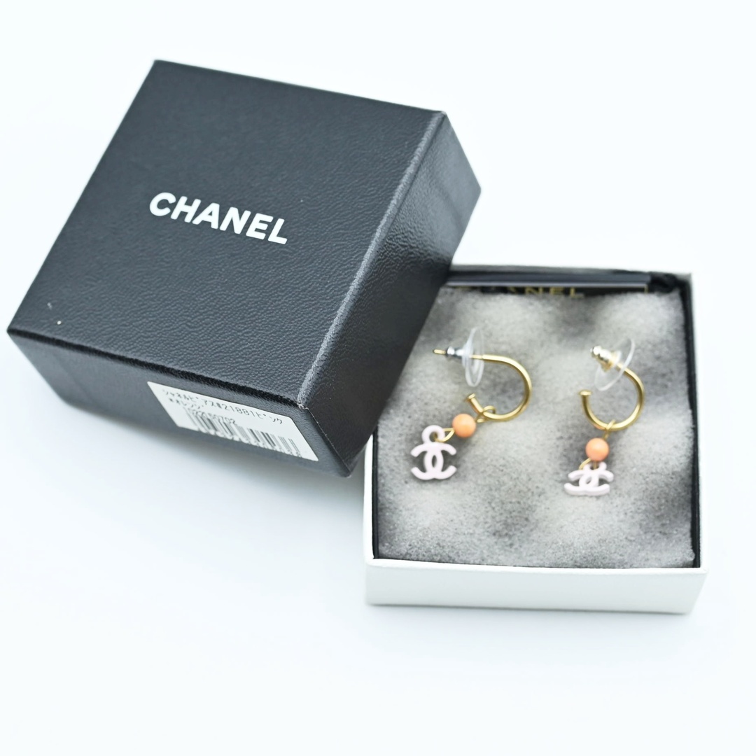 CHANEL(シャネル)のM05 CHANEL シャネル ココマーク/ボール スイングピアス 03S ピンク/オレンジ レディースのアクセサリー(ピアス)の商品写真