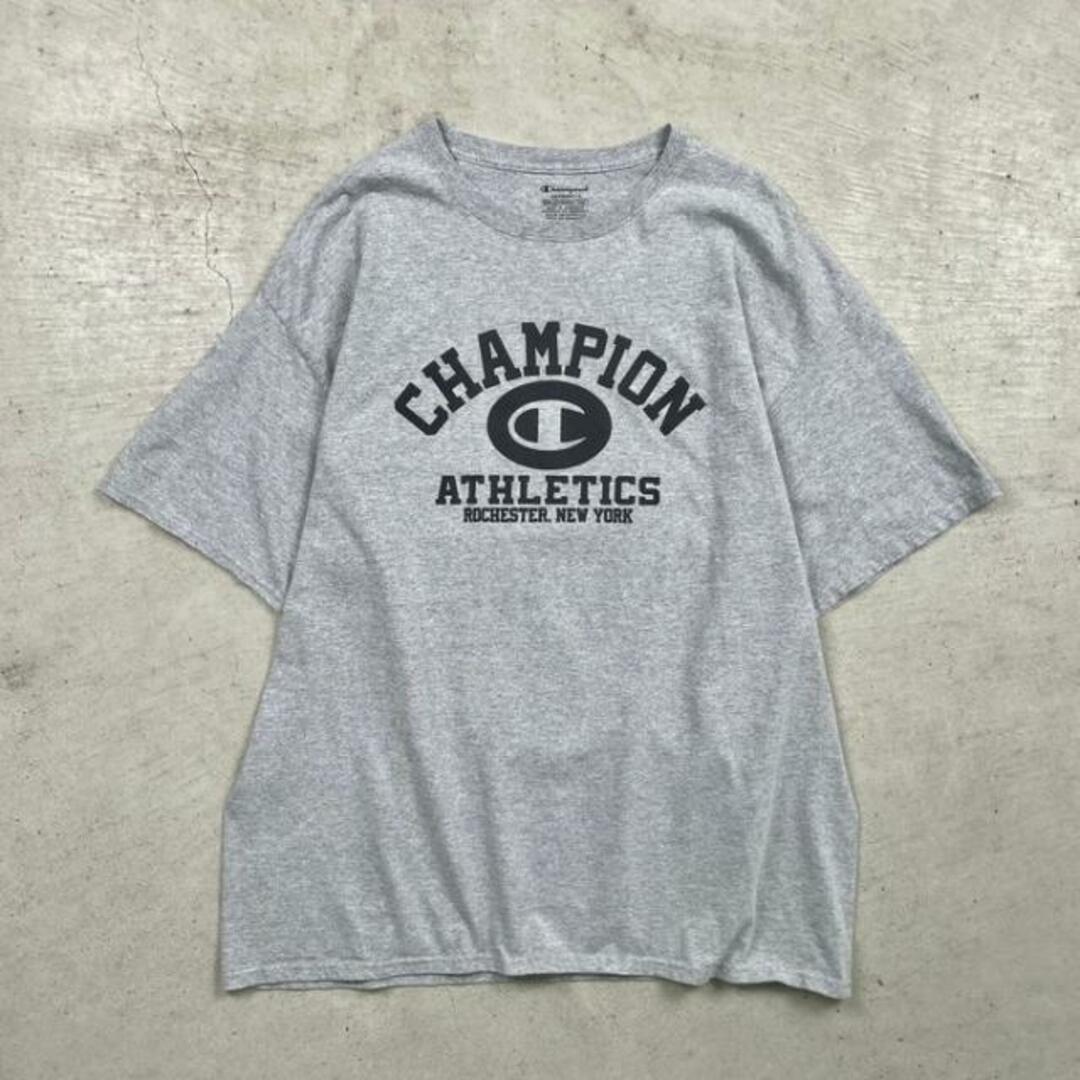 Champion(チャンピオン)のChampion チャンピオン フロントロゴプリント フロッキープリント Tシャツ メンズ2XL相当 メンズのトップス(Tシャツ/カットソー(半袖/袖なし))の商品写真