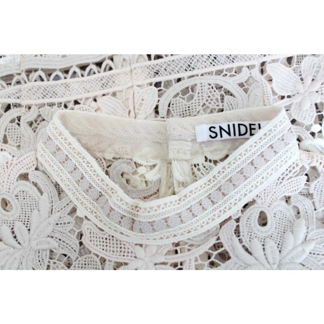 SNIDEL(スナイデル)の【春夏物 新入荷】●SNIDEL/スナイデル●レースフリルブラウス/インナー付/ハイネック/半袖 ライトベージュ レディース F【中古】春夏 415042 レディースのトップス(シャツ/ブラウス(半袖/袖なし))の商品写真