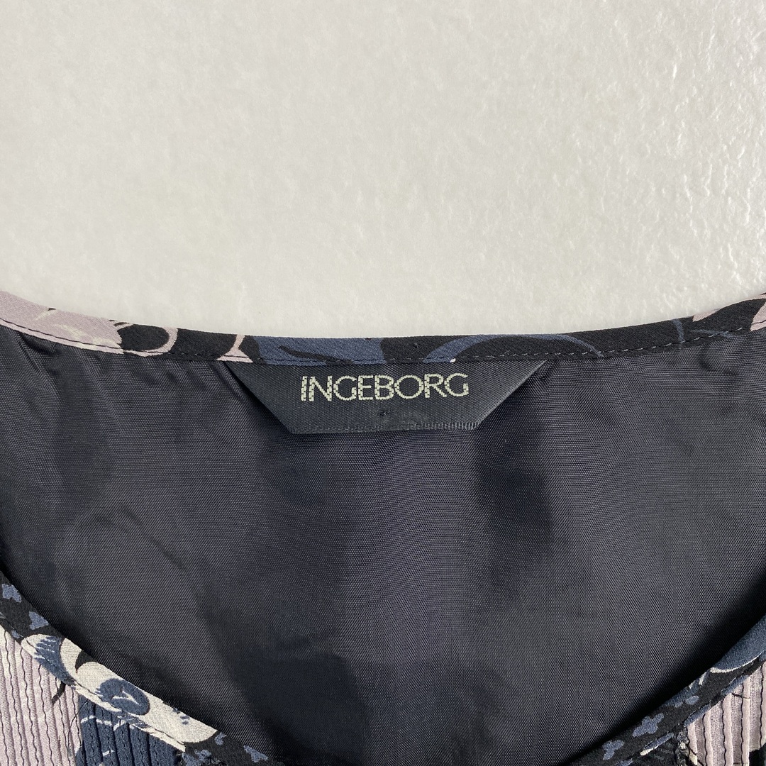 INGEBORG(インゲボルグ)のインゲボルグ　ワンピース　フリル　シースルー袖（フレアっぽい）上品な花柄　黒 レディースのワンピース(ロングワンピース/マキシワンピース)の商品写真