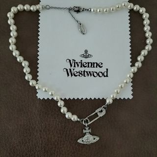 ヴィヴィアンウエストウッド(Vivienne Westwood)のヴィヴィアンウエストウッド　クリップ安全ピンパールネックレス(ネックレス)