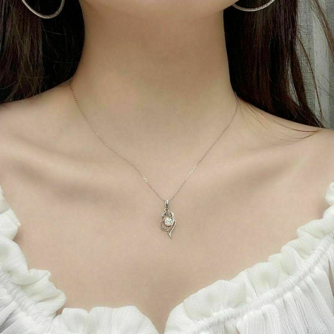 【最高品質】　モアサナイト　1ｃｔ　天使の羽　ネックレス　プラチナ レディースのアクセサリー(ネックレス)の商品写真