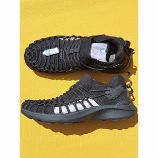 キーン(KEEN)のKEEN UNEEK SNK SLIP-ON 28,5cm BLACK(サンダル)