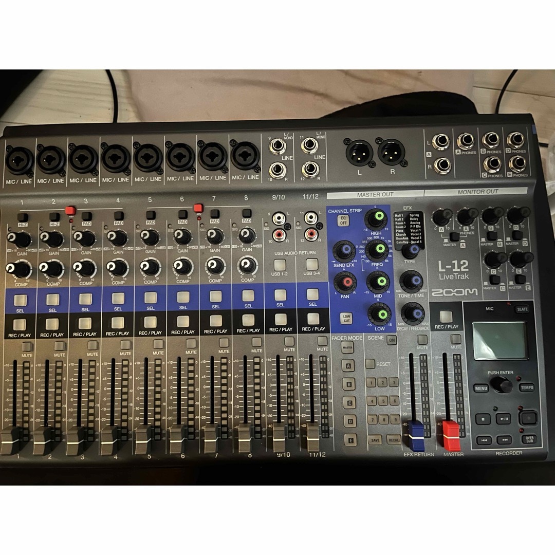 ZOOM LiveTrak L-12 茹でれ デジタルミキサー ZOOM LiveTrak L-12 茹でれ デジタルミキサー