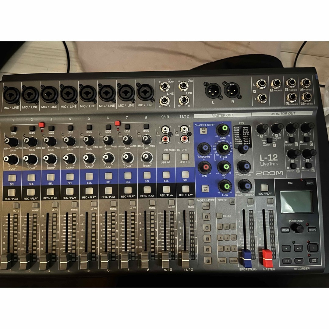 ZOOM デジタルミキサー LIVETRAK L-12 楽器のDTM/DAW(その他)の商品写真