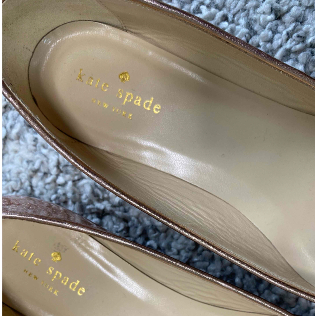 kate spade new york(ケイトスペードニューヨーク)のkate spade ケイトスペード　ビジューつきパンプス レディースの靴/シューズ(ハイヒール/パンプス)の商品写真