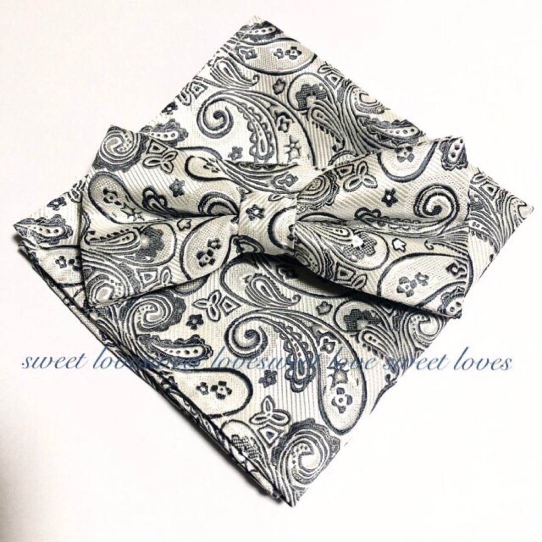 蝶ネクタイ　ポケットチーフ2点セット/メンズ/ホワイトペイズリー メンズのファッション小物(ネクタイ)の商品写真