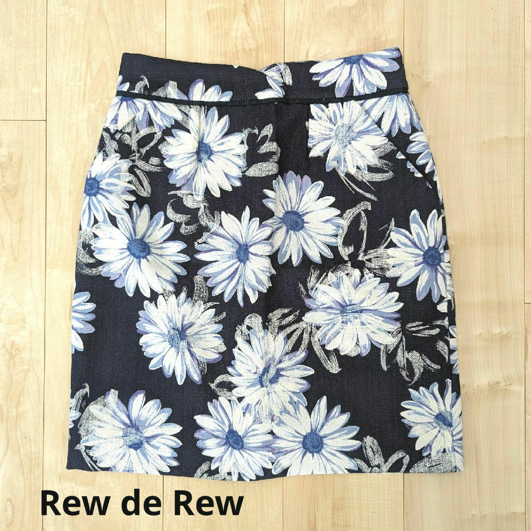 Rew de Rew(ルーデルー)の花柄スカート　Rewderew　仕事服　大人可愛い　きれいめ レディースのスカート(ひざ丈スカート)の商品写真