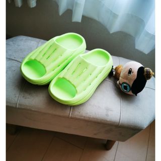 アグ(UGG)のUGG W FOAMO SLIDE フォーモスライド  ライム　美品23センチ(サンダル)