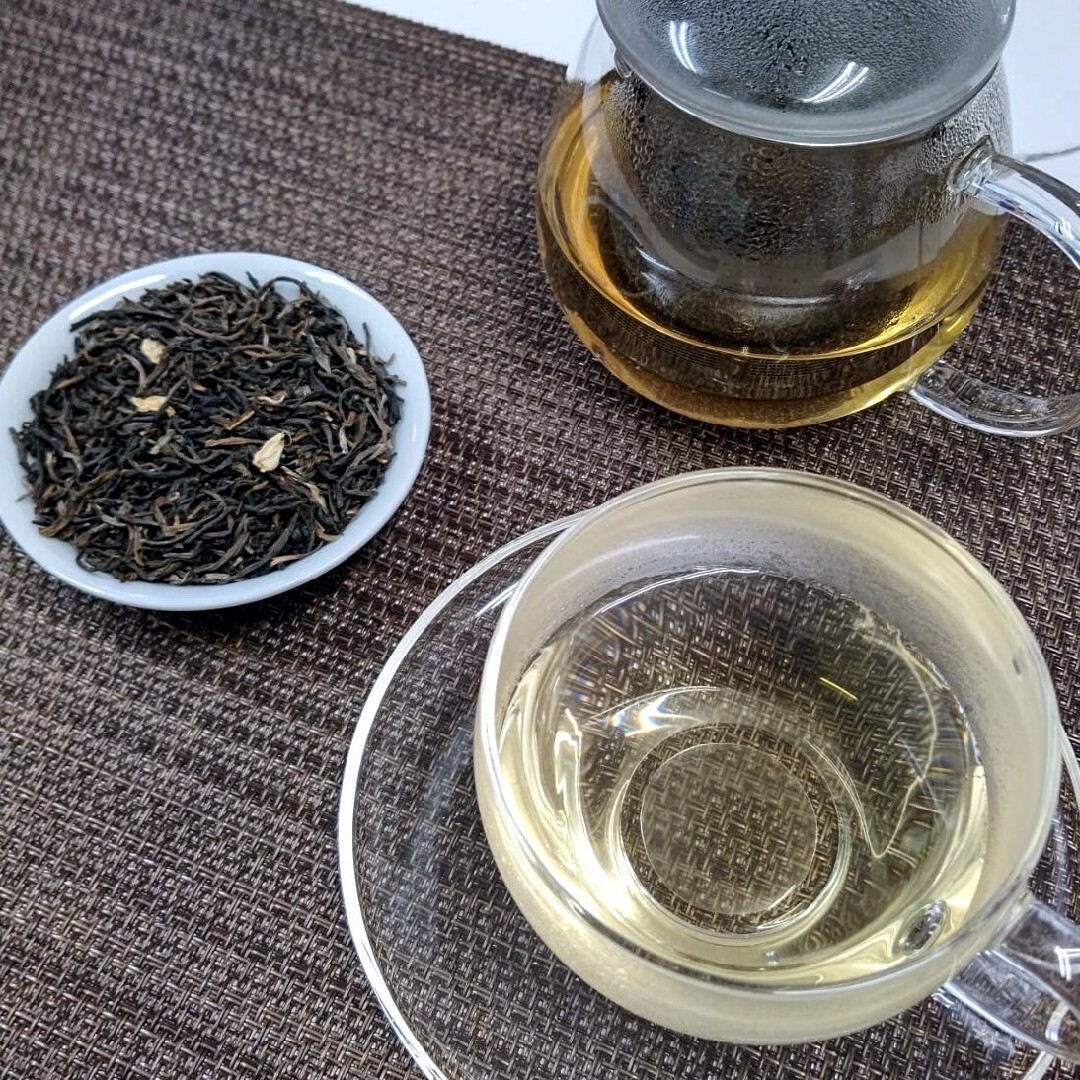 味多福 ジャスミン茶 二級茶葉  300g入り 広西省横県産 茶葉 食品/飲料/酒の飲料(茶)の商品写真