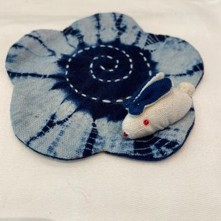 絞り染め　ウサギちゃんのコースター　手作り　ギフト　プレゼント　和風　刺繍(テーブル用品)