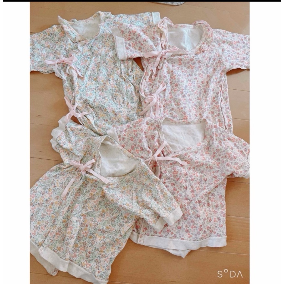 Nishiki Baby(ニシキベビー)の花柄ベビー肌着　4枚セット キッズ/ベビー/マタニティのベビー服(~85cm)(肌着/下着)の商品写真