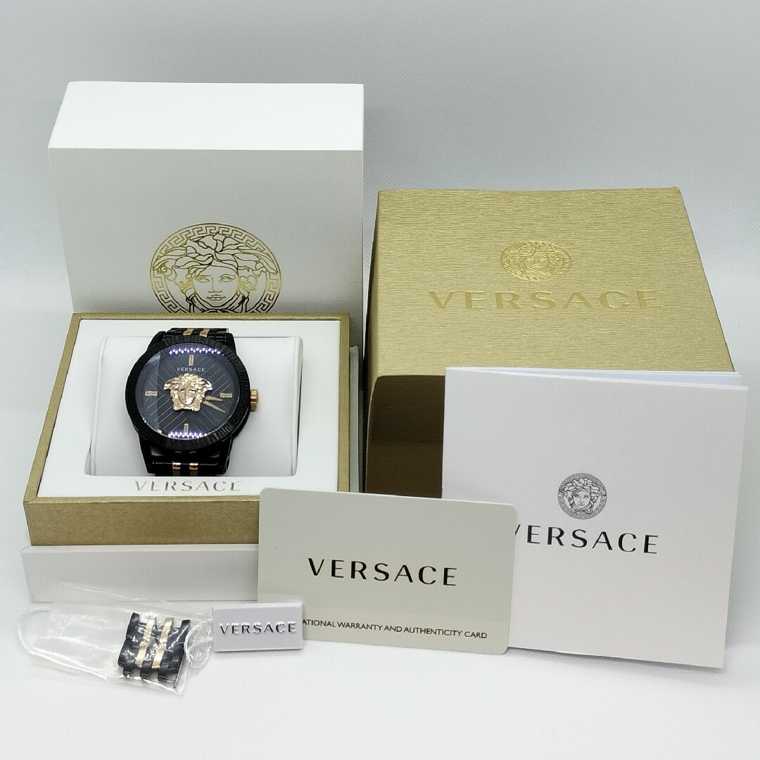 VERSACE(ヴェルサーチ)の【極美品】VERSACEヴェルサーチV-コードVESN00622箱付メンズ腕時計 メンズの時計(腕時計(アナログ))の商品写真