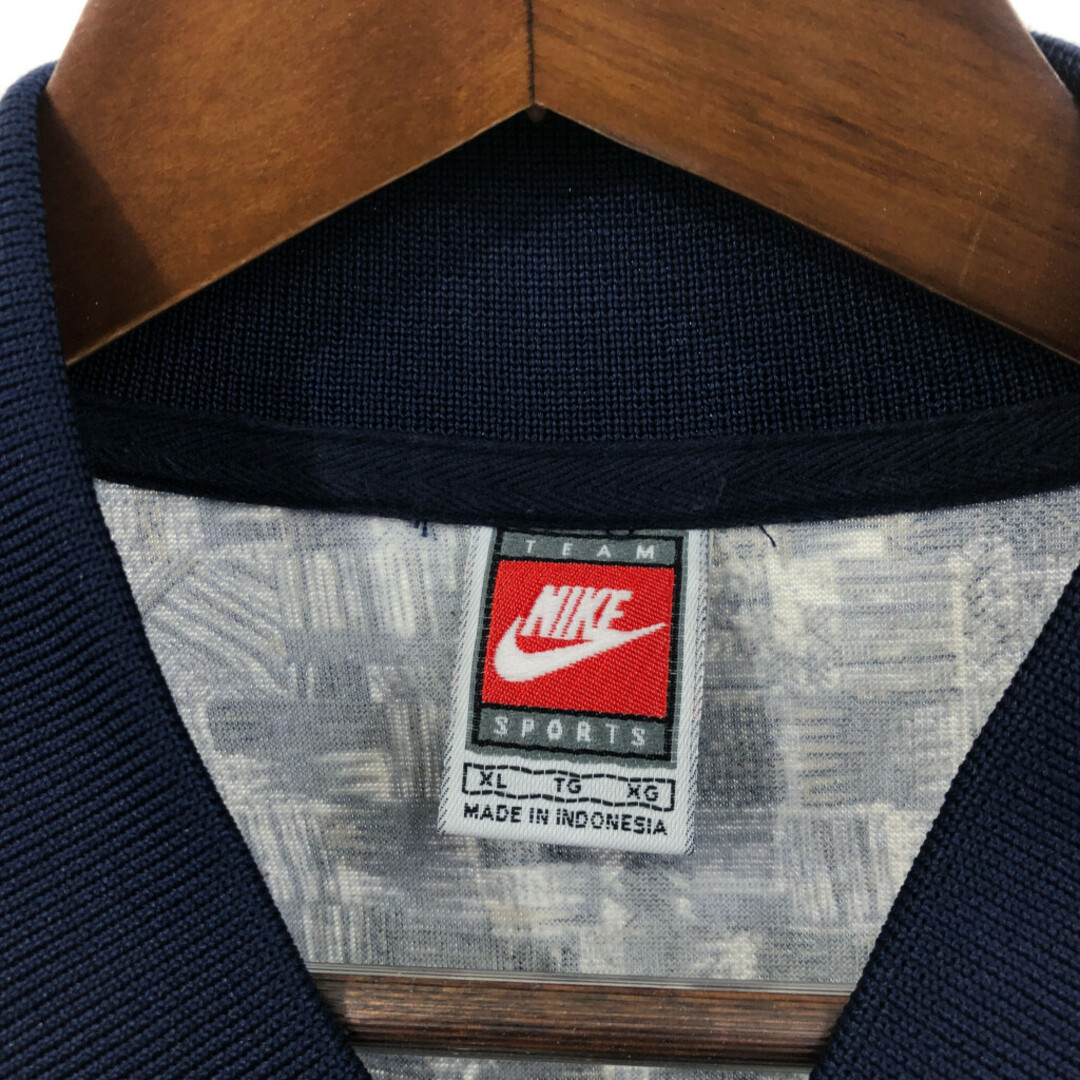 NIKE(ナイキ)の00年代 NIKE ナイキ 総柄 ハーフスナップ 半袖Ｔシャツ カレッジ スポーツ ネイビー (メンズ XL) 中古 古着 Q6562 メンズのトップス(Tシャツ/カットソー(半袖/袖なし))の商品写真