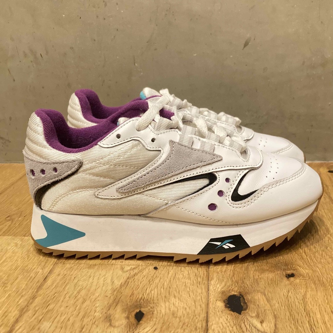 Reebok(リーボック)のReebok リーボック　レディース　クラシックレザー ATI 90’s W） レディースの靴/シューズ(スニーカー)の商品写真