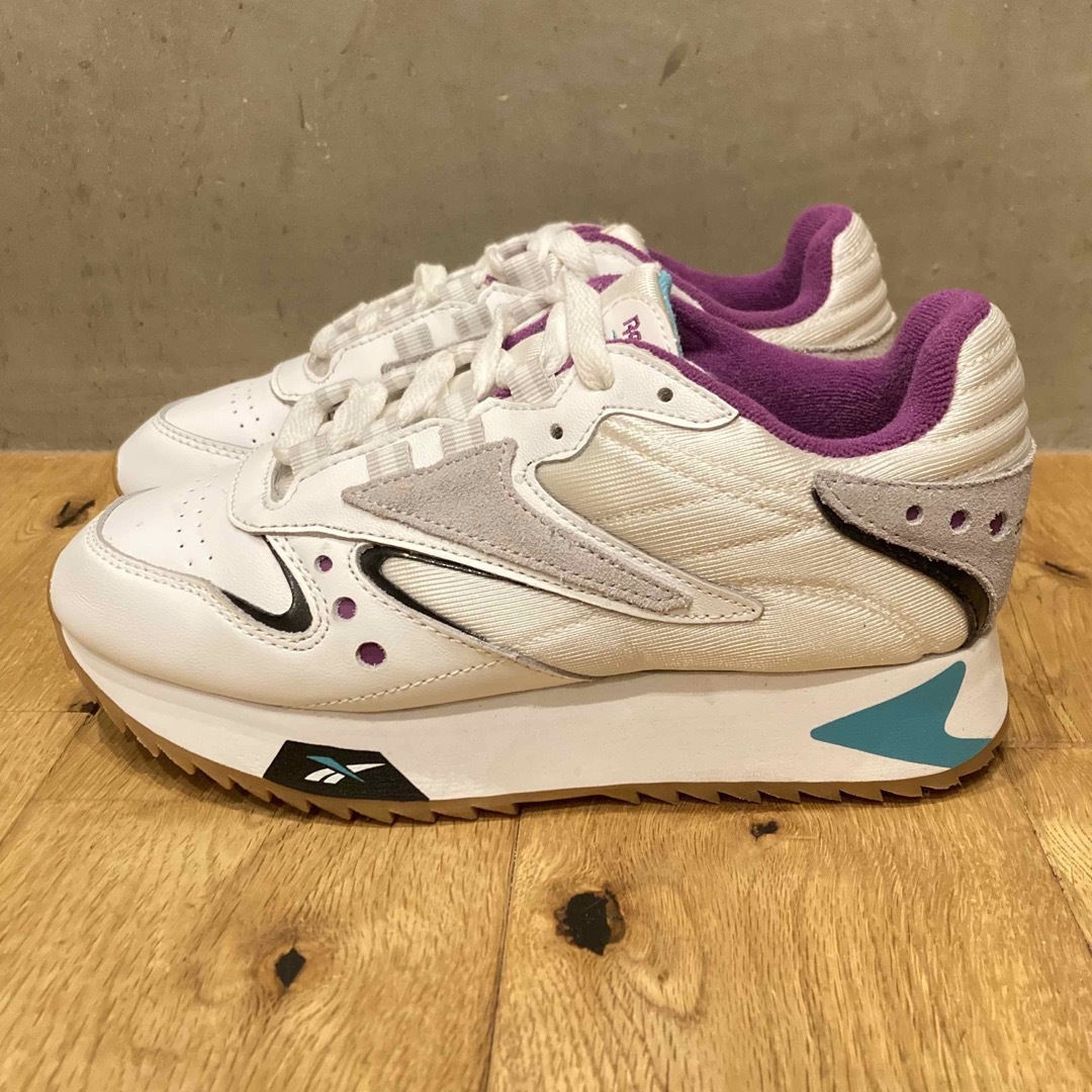 Reebok(リーボック)のReebok リーボック　レディース　クラシックレザー ATI 90’s W） レディースの靴/シューズ(スニーカー)の商品写真