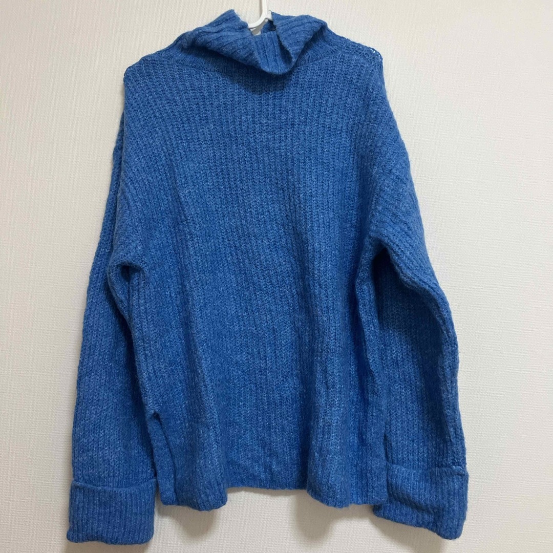 AZUL by moussy(アズールバイマウジー)のAZUL 青ニット レディースのトップス(ニット/セーター)の商品写真