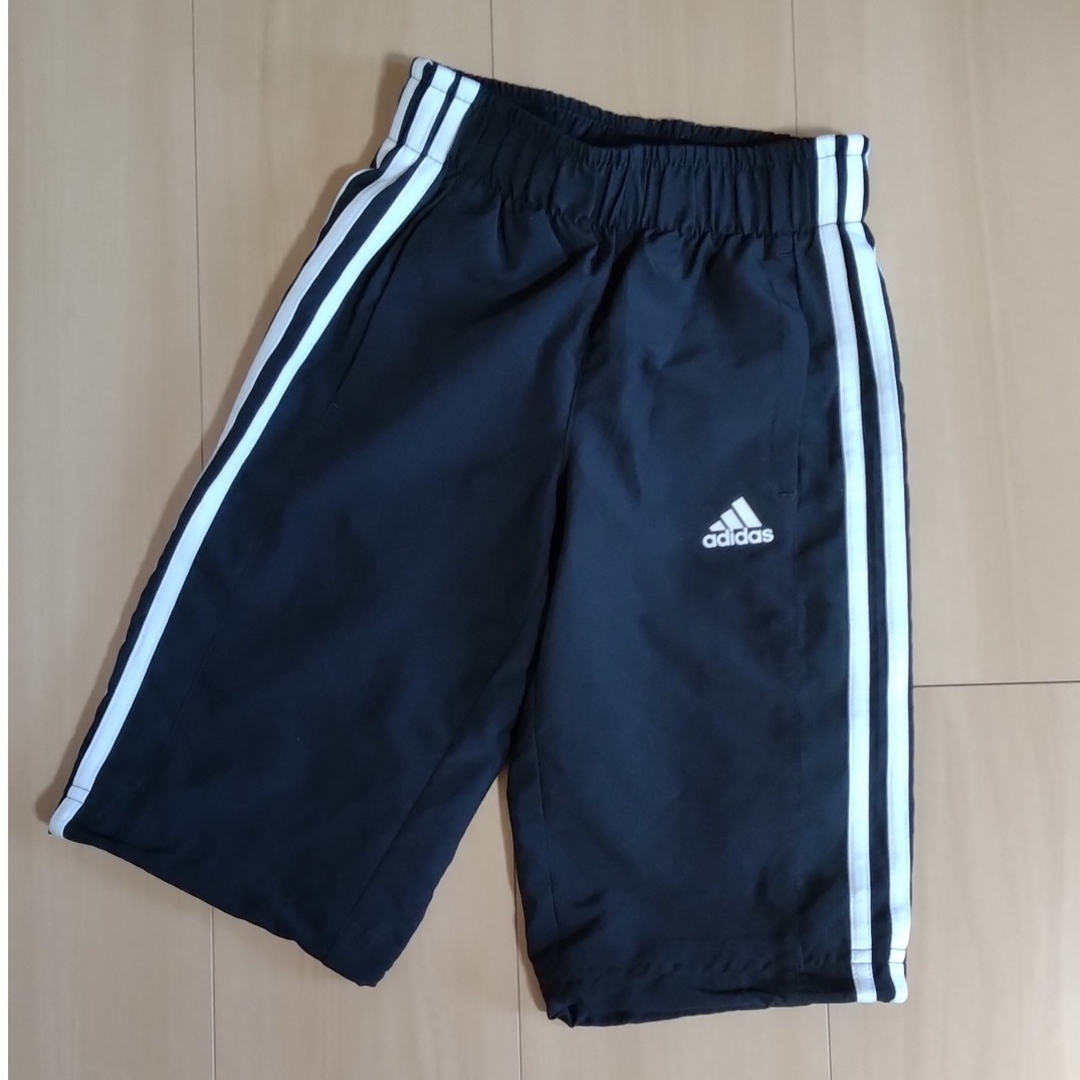 adidas(アディダス)のadidasハーフパンツ キッズ/ベビー/マタニティのキッズ服男の子用(90cm~)(パンツ/スパッツ)の商品写真