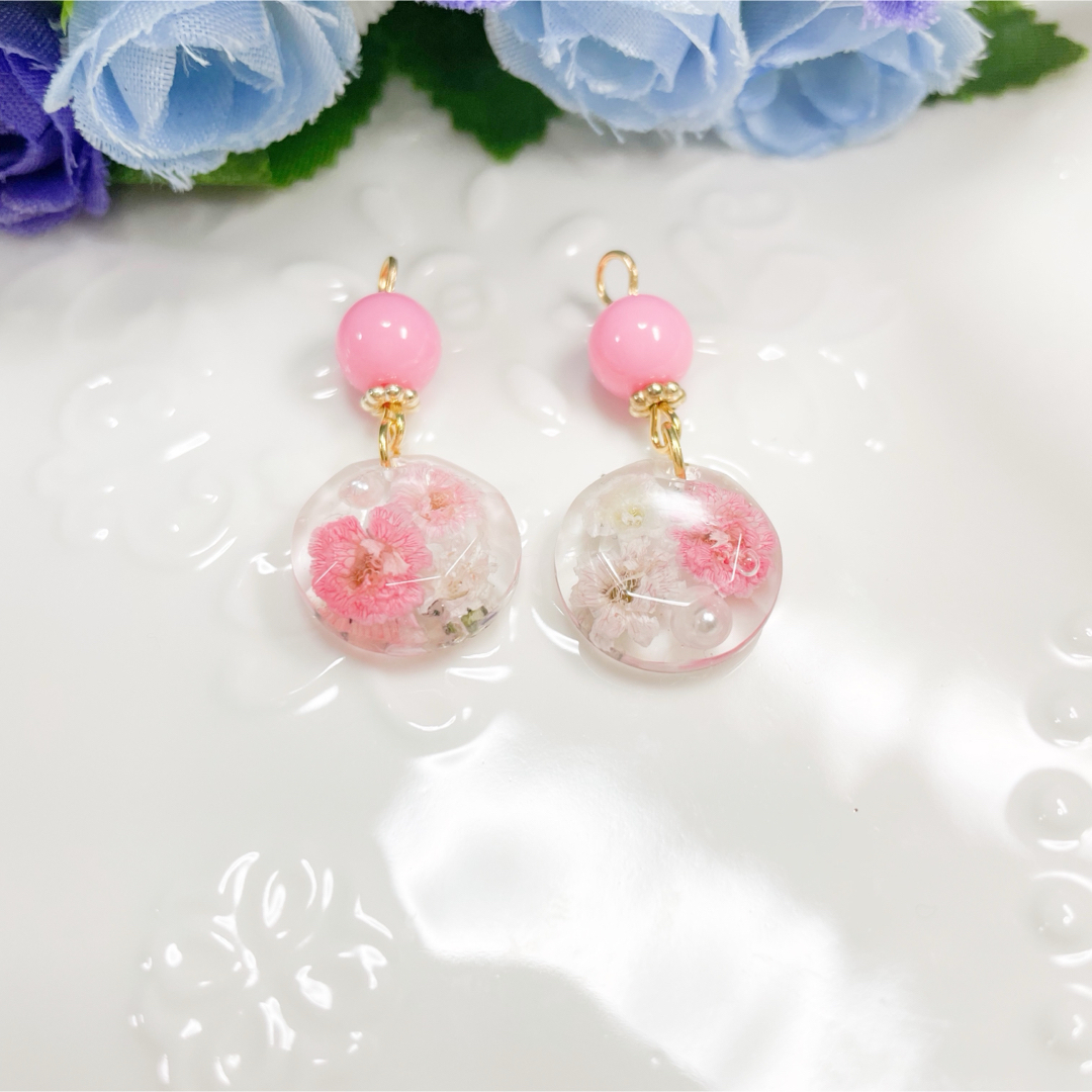 ( 2386 ) かすみ草 丸型 ピンク レジン ピアス イヤリング ハンドメイドのアクセサリー(イヤリング)の商品写真