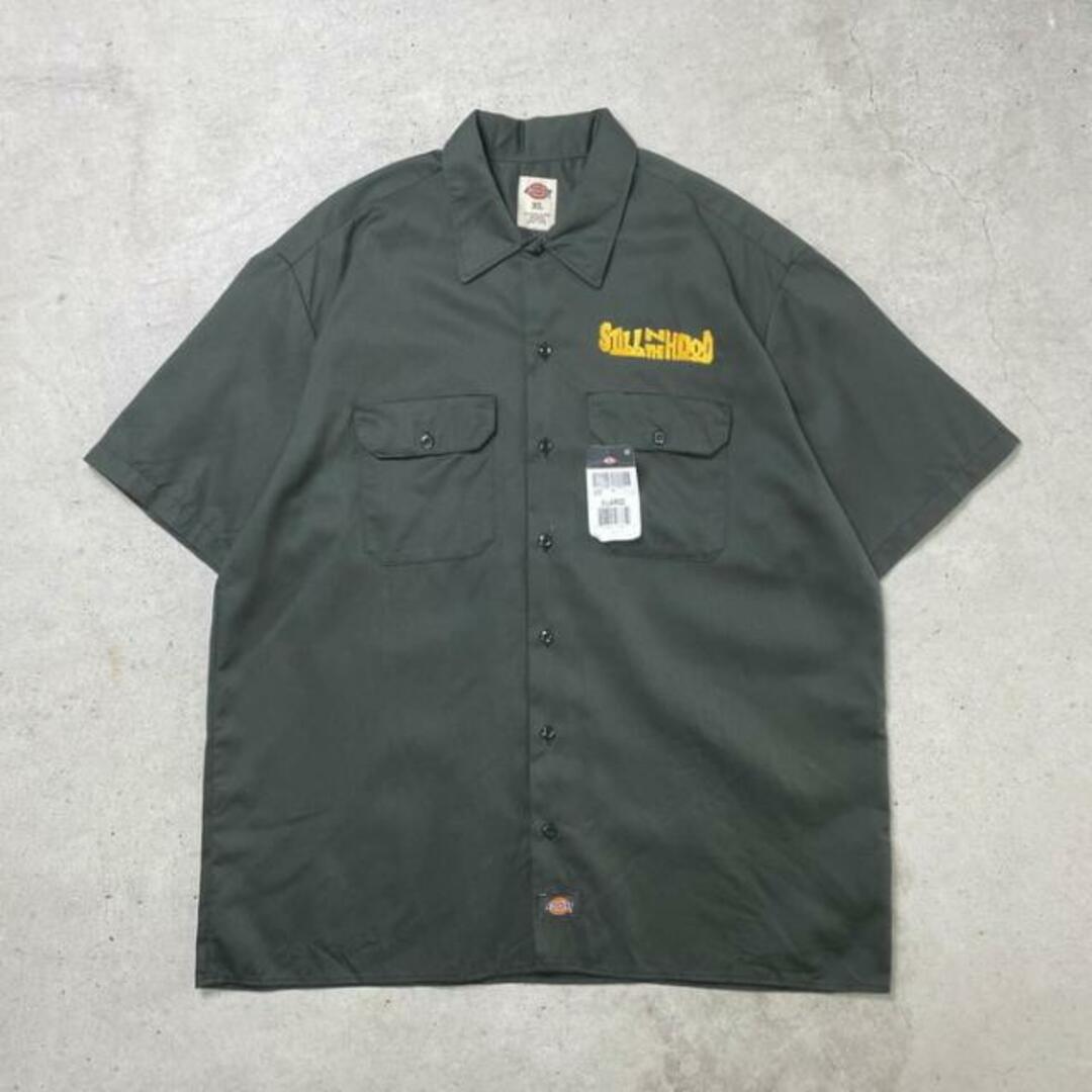 Dickies(ディッキーズ)のDEADSTOCK NOS Dickies ディッキーズ  ワークシャツ 半袖シャツ STILL N THE HOOD ロゴ刺繍 メンズXL メンズのトップス(シャツ)の商品写真