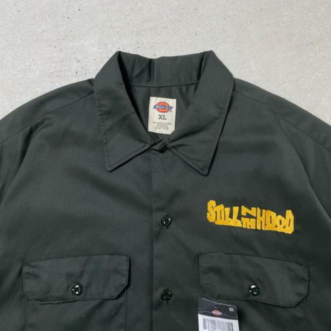 Dickies(ディッキーズ)のDEADSTOCK NOS Dickies ディッキーズ  ワークシャツ 半袖シャツ STILL N THE HOOD ロゴ刺繍 メンズXL メンズのトップス(シャツ)の商品写真