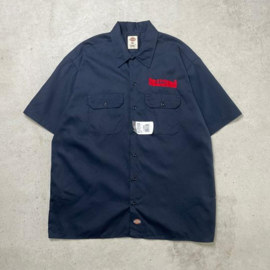 Dickies(ディッキーズ)のDEADSTOCK NOS Dickies ディッキーズ  ワークシャツ 半袖シャツ STILL N THE HOOD ロゴ刺繍 メンズXL メンズのトップス(シャツ)の商品写真