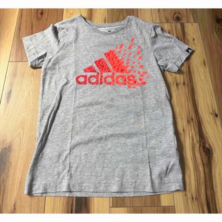 アディダス(adidas)のadidas  アディダス　Tシャツ サイズ　140   目立つ汚れはありません(Tシャツ/カットソー)