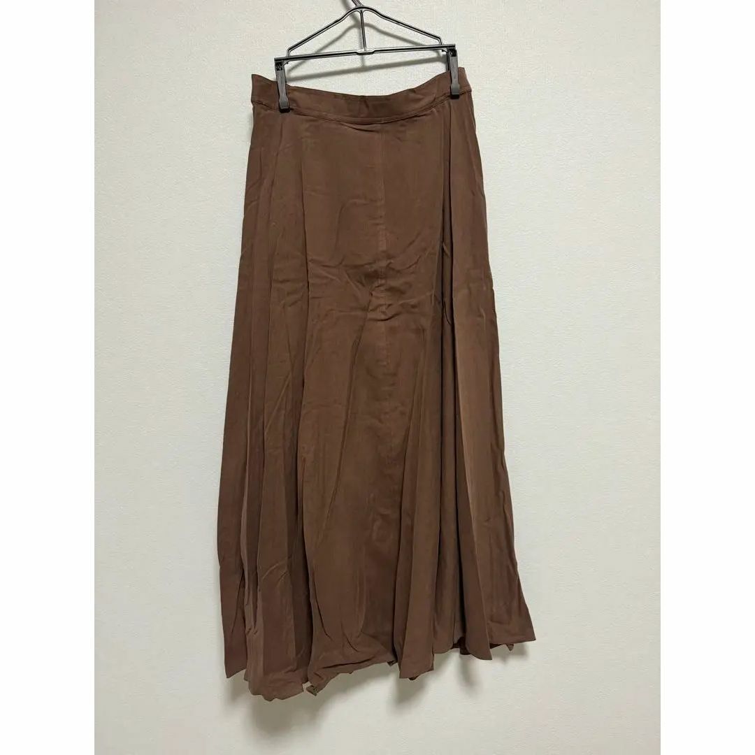 新品未使用 フレア スカートSILK シルク 絹 100% Mサイズ ブラウン レディースのスカート(ひざ丈スカート)の商品写真