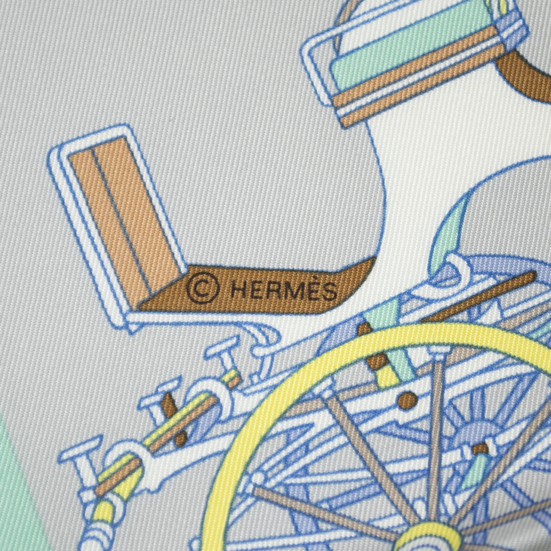 Hermes(エルメス)のHERMES エルメス Voitures Exquises 精巧な馬車 カレ90 003429 01 スカーフ グレー イエロー【中古】 レディースのファッション小物(バンダナ/スカーフ)の商品写真