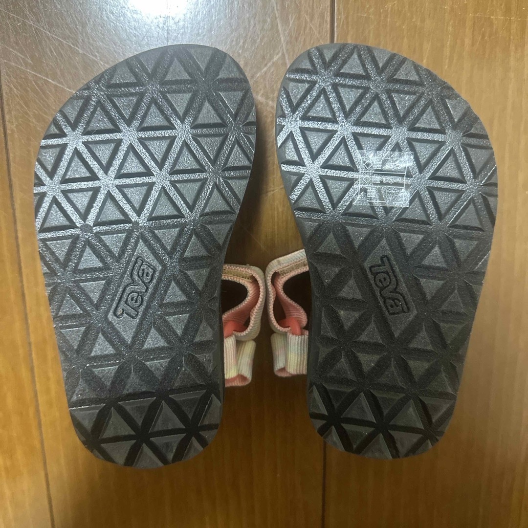 Teva(テバ)のテバ　サンダル　15 キッズ/ベビー/マタニティのキッズ靴/シューズ(15cm~)(サンダル)の商品写真