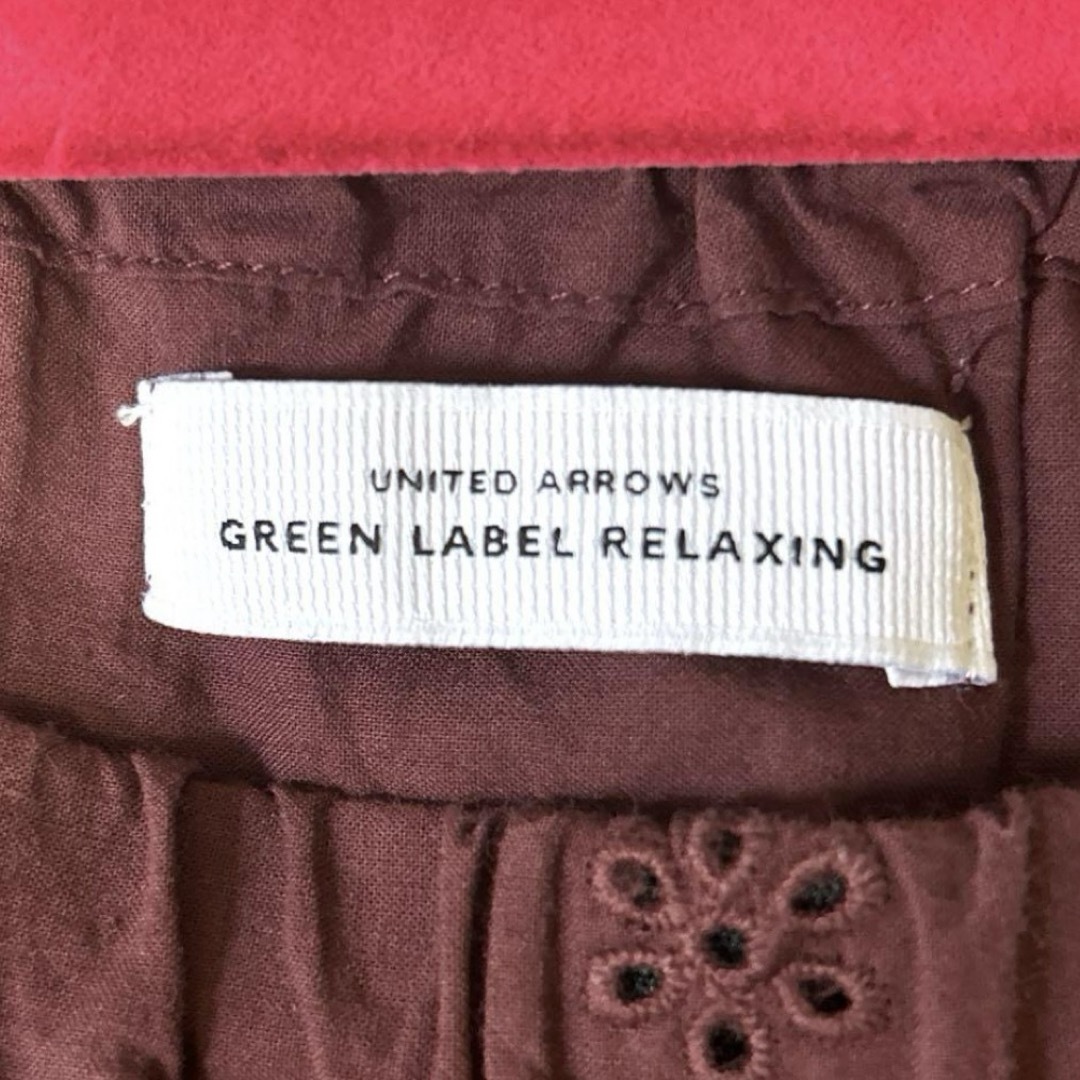 UNITED ARROWS green label relaxing(ユナイテッドアローズグリーンレーベルリラクシング)のグリーンレーベルリラクシング　オフショルダー　カットソー　刺繍　ボルドー　F レディースのトップス(カットソー(長袖/七分))の商品写真