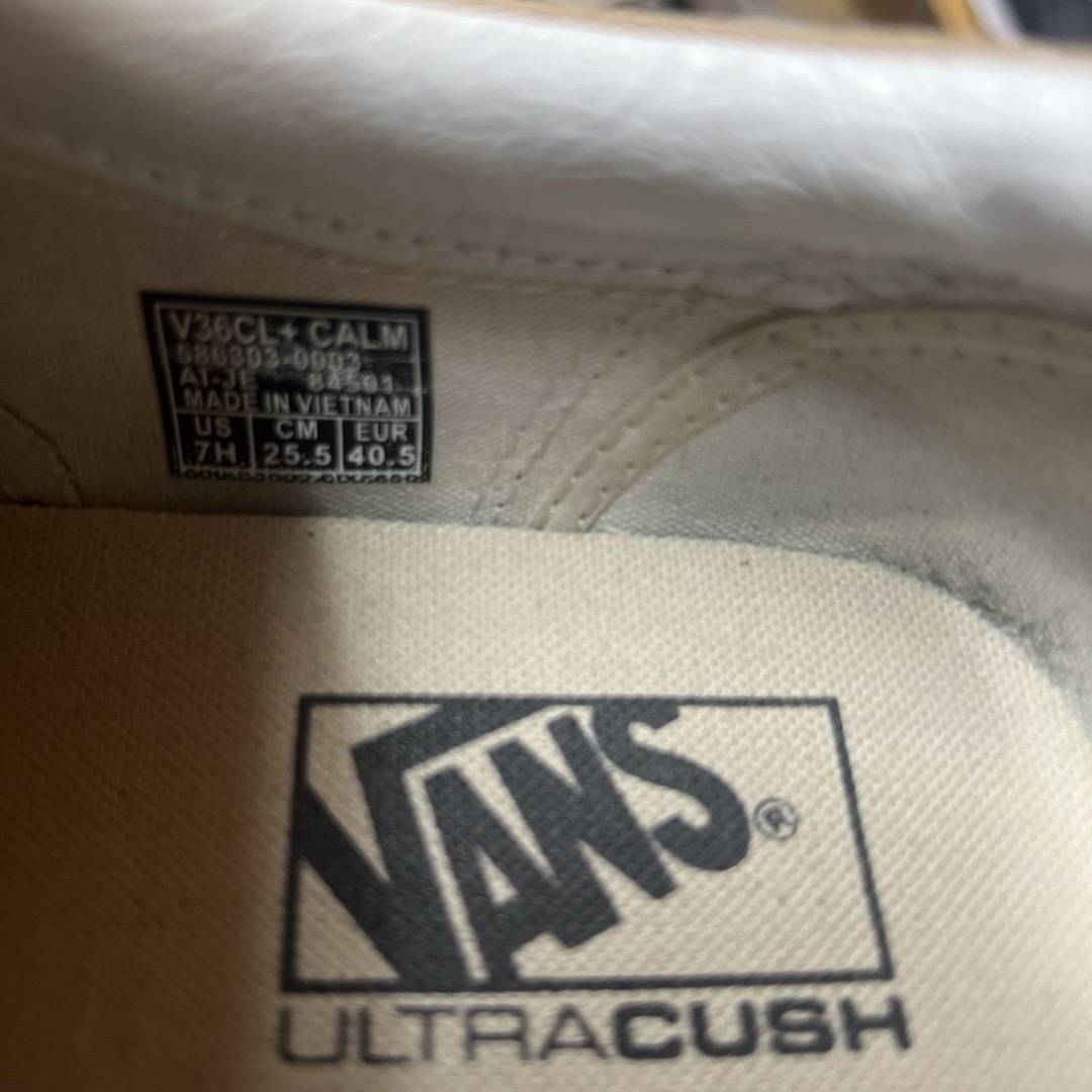 VANS(ヴァンズ)のVANS スニーカー 25.5㎝　ベージュ メンズの靴/シューズ(スニーカー)の商品写真