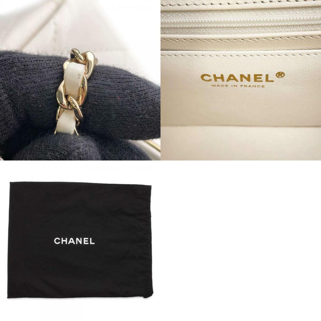 CHANEL(シャネル)のシャネル ハンドバッグ マトラッセ ココマーク カーフスキン スモール AS4470 CHANEL フラップバッグ 白 レディースのバッグ(ハンドバッグ)の商品写真