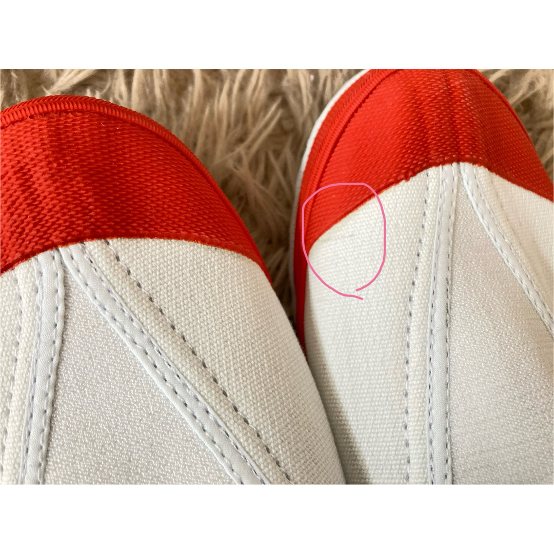 新品　教育シューズ　23.5 白　赤 キッズ/ベビー/マタニティのキッズ靴/シューズ(15cm~)(スクールシューズ/上履き)の商品写真