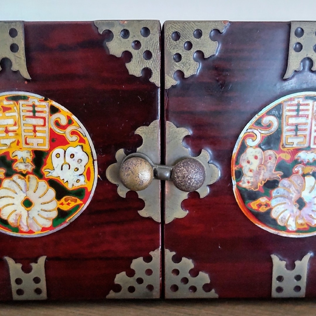 韓国伝統工芸 螺鈿細工 木製の宝石箱 ジュエリーボックス インテリア/住まい/日用品のインテリア小物(小物入れ)の商品写真