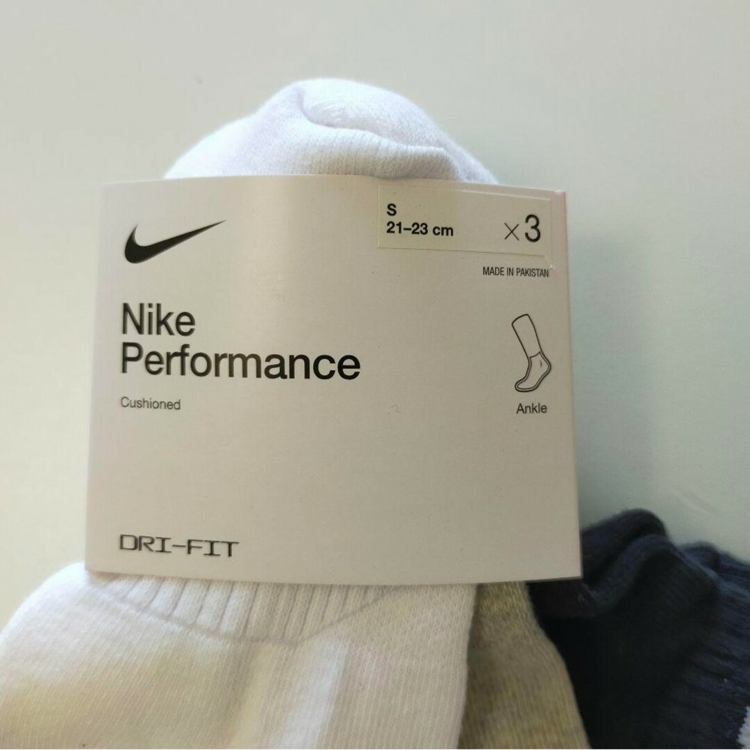 NIKE(ナイキ)のNIKE･ナイキキッズソックス･靴下 キッズ/ベビー/マタニティのこども用ファッション小物(靴下/タイツ)の商品写真