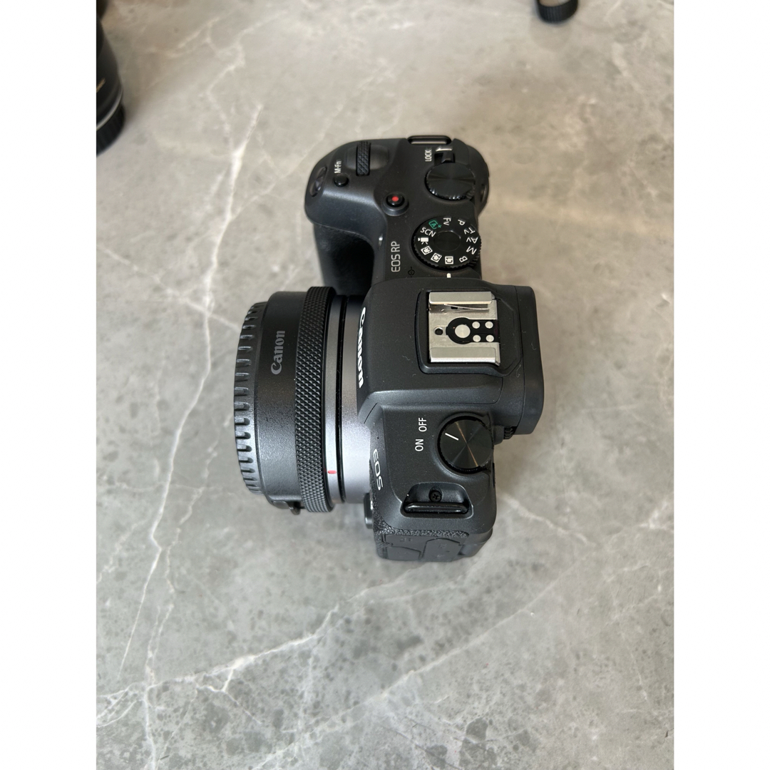 Canon(キヤノン)のcanon RP バッテリーレンズセット スマホ/家電/カメラのカメラ(ミラーレス一眼)の商品写真