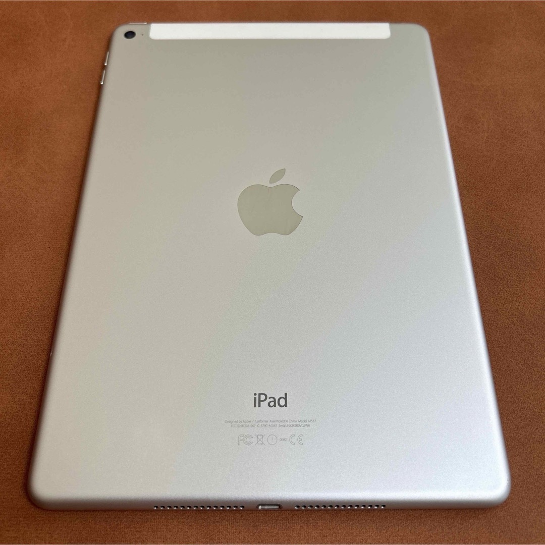 iPad(アイパッド)の7128 外観比較的美品 iPad Air2 第2世代 16GB au スマホ/家電/カメラのPC/タブレット(タブレット)の商品写真