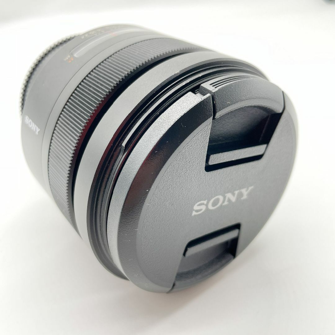 SONY(ソニー)の【美品】【送料無料】ソニー T 85mm F1.4 SAL85F14Z スマホ/家電/カメラのカメラ(レンズ(単焦点))の商品写真