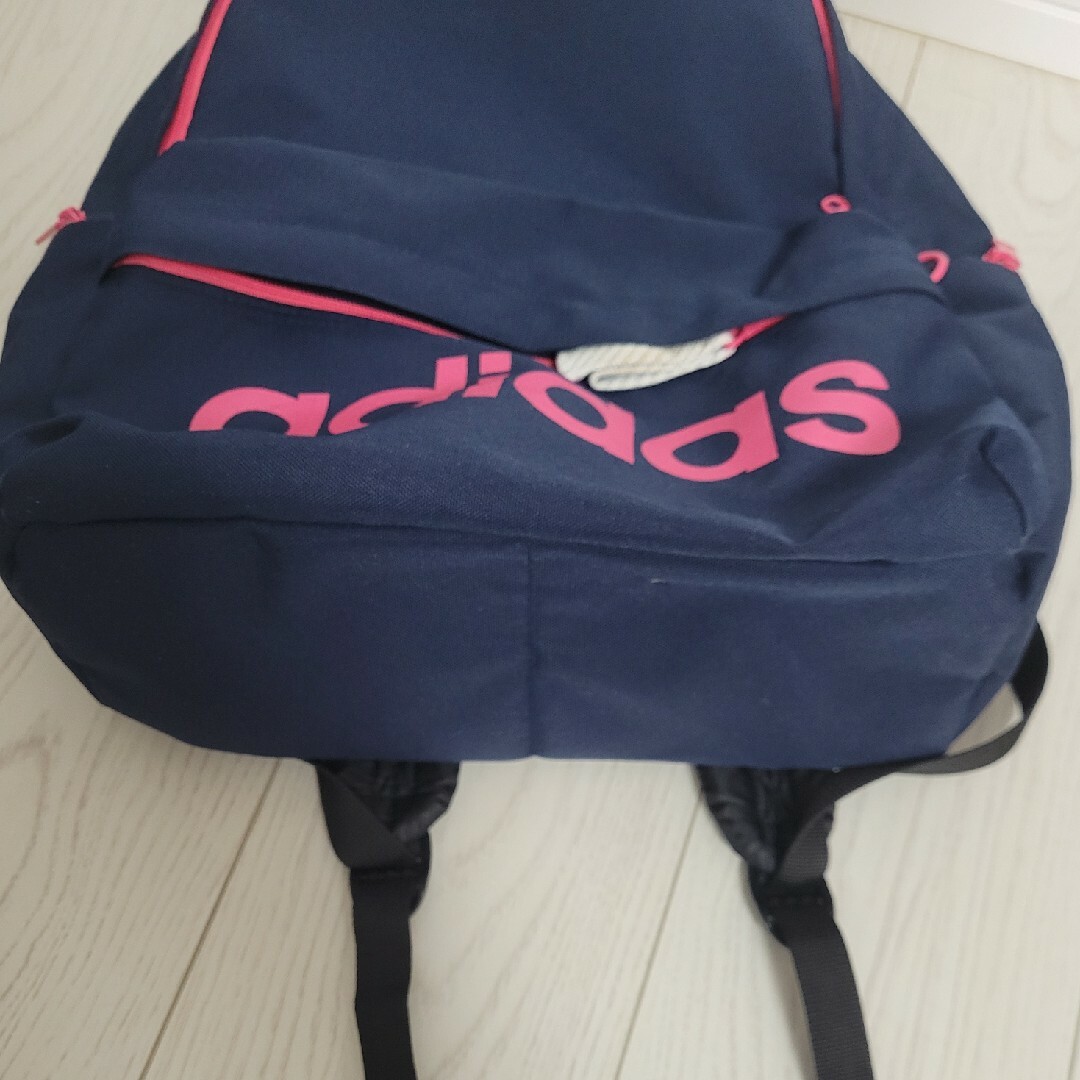 adidas(アディダス)のadidas リュック ネイビー×ピンク レディースのバッグ(リュック/バックパック)の商品写真